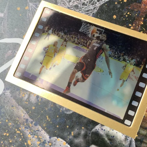 Miniatura 4 de ORIMAMI Póster firmado de LeBron James en negro, súper estrella enmarcado con foto y pantalla de película de 1x35mm, regalos geniales para amantes
