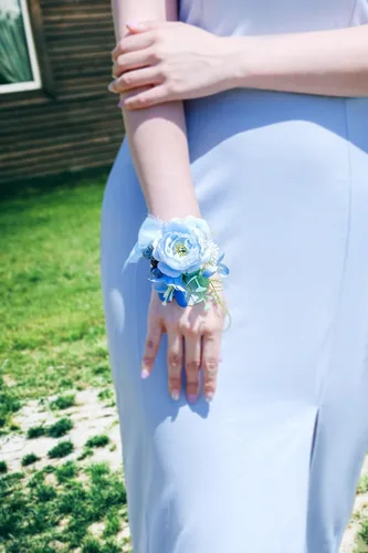 Miniatura 4 de Ansofi Juego de ramillete de peonía y boutonniere azul claro, pulseras de ramillete de flores artificiales para graduación, pulsera de ramillete