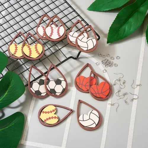 Miniatura 6 de Juego de 20 piezas de aretes de bola deportiva para fútbol, baloncesto, rugby, dijes de madera, 5 estilos, aretes de bola deportiva con ganchos