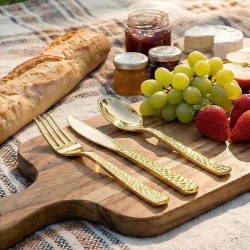 Miniatura 8 de WELLIFE Paquete de 50 cubiertos de plástico dorado, servilletas preenrolladas con cubiertos dorados, cubiertos martillados dorados desechables