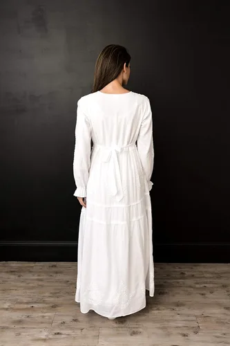 Miniatura 3 de White Elegance Vestido de manga larga de algodón para mujer, color blanco modesto, con botones en la parte delantera