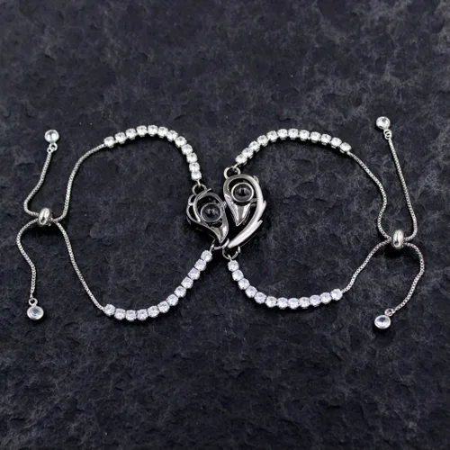 Miniatura 3 de Pulseras de proyección en 100 idiomas con texto en inglés "I Love You", 2 pulseras a juego con rompecabezas de corazón de amor de 0.118 in