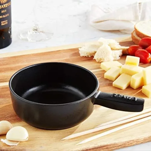 Miniatura 4 de Staub Mini olla de fondue de queso de hierro fundido de 12 onzas, negro mate, fabricada en Francia