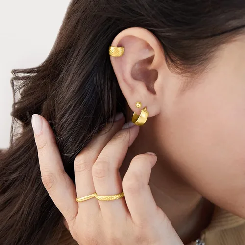 Miniatura 4 de Ross-Simons Pendientes italianos de oro amarillo de 18 quilates de 0.157in, Oro, no conocido