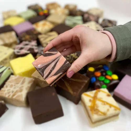 Miniatura 4 de Valley Fudge, chocolate amaretto, dulce de azúcar artesanal fresco, mantequilla real, caramelo gourmet, paquete de media libra