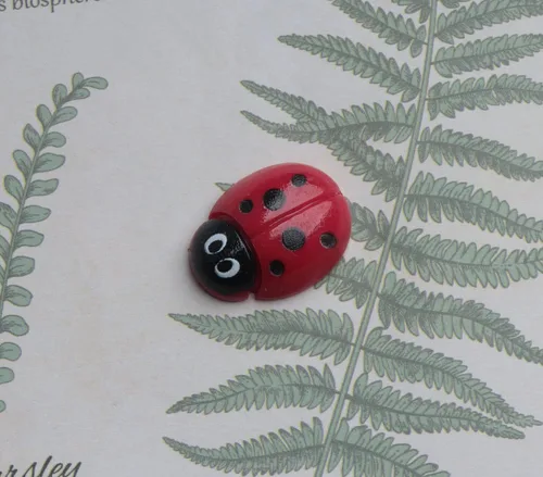 Miniatura 5 de Sowaka 20 adornos de mini mariquita de resina con parte trasera plana, adorno de mariquita para el cabello, clip para el cabello, proyectos de arte