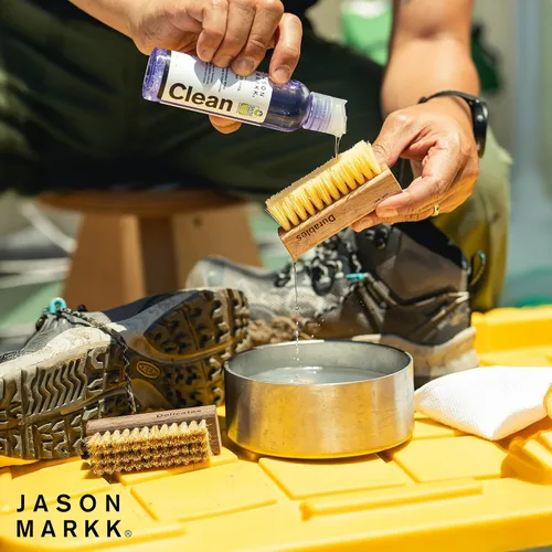 Miniatura 7 de Jason Markk Suede Essentials - Paquete de 4 piezas para el cuidado de zapatos y zapatillas, solución de limpieza profunda de 4 onzas, dos cepillos