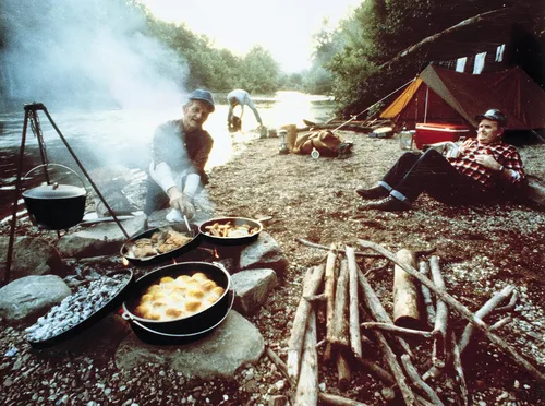 Miniatura 35 de Lodge Horno holandés de hierro fundido pre-sazonado de 8 cuartos de galón con tapa, asas duales, uso en el horno, en la estufa, en la parrilla