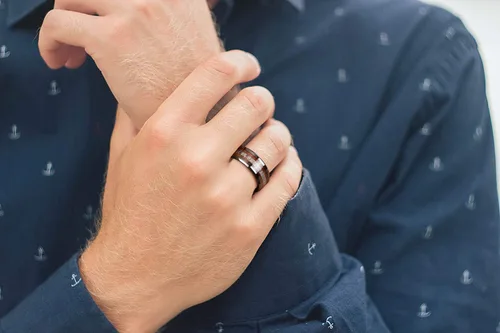 Miniatura 10 de THREE KEYS JEWELRY 6,8mm Black/White Ceramic Wedding Ring with Real Koa Wood Inlay Flat Top Wedding Band Engagement Ring Comfort Fit Size 4-16