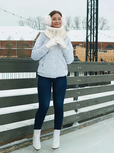Miniatura 4 de 5 Pieces Women Winter Ski Outing Set, Knit Hat Scarf Gloves Earmuffs Stockings