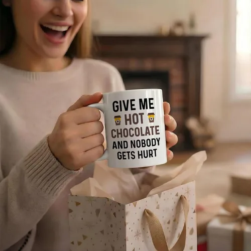 Miniatura 5 de Taza divertida de chocolate caliente. Dame chocolate caliente y nadie saldrá herido 11 oz. Taza de café. Idea de regalo novedosa para invierno
