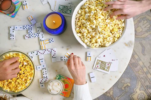 Miniatura 9 de Amish Country Popcorn - Paquete de palomitas de maíz color blanco bebé (bolsa de 6 libras) y de silicona roja Palomitas pequeñas y tiernas El