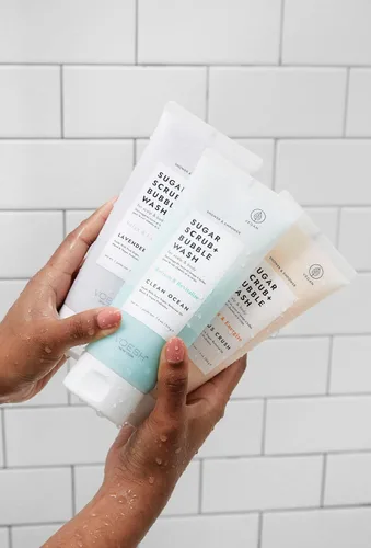 Miniatura 5 de VOESH Exfoliante de azúcar + lavado de burbujas, exfoliante corporal y gel de baño, Blossom Bliss, exfoliante para el cuero cabelludo, cuidado