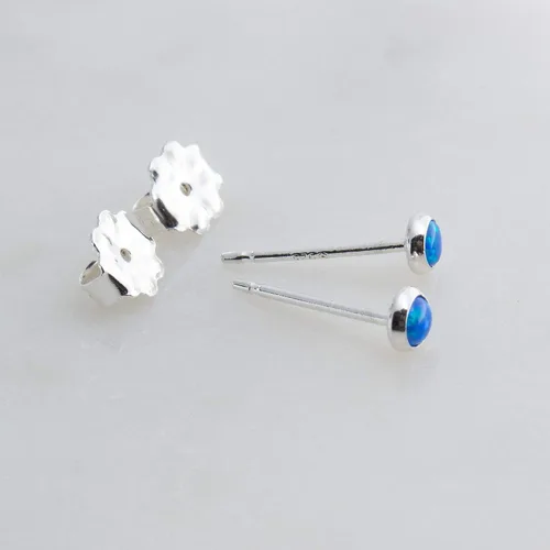 Miniatura 17 de Aretes pequeños de plata de ley para cartílago, tragus, hélix, múltiples piercings hipoalergénicos, piedra natal para mujer, juego de bisel