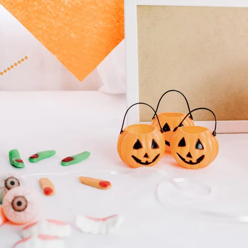 Miniatura 6 de 4E's Novelty Paquete de 24 mini cubos de calabaza para dulces de Halloween a granel para niños, bolsas de golosinas de Halloween, rellenos de bolsas
