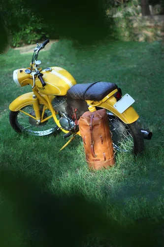 Miniatura 3 de Bolsa de lona para motocicleta de cuero genuino de grano completo resistente de inspiración militar Alforja Bolsa de fin de semana Con correas