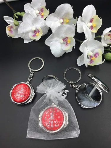 (12) New Quinceañera Recuerdos. My Sweet 15 Princess Celebration Gifts Red Silver Plate Mirror Llavero Set de recuerdos de fiesta con bolsas de
