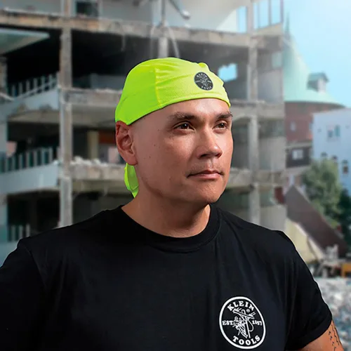 Miniatura 3 de Klein Tools 60546 Bandana refrescante, absorbe el sudor debajo del casco, gorra de calavera en amarillo de alta visibilidad, paquete de 2