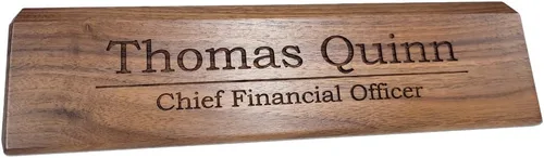 Miniatura 3 de Placa de nombre de cuña personalizada para escritorio, títulos y estilos personalizados (2 x 8 pulgadas, nogal macizo con placa de nombre)