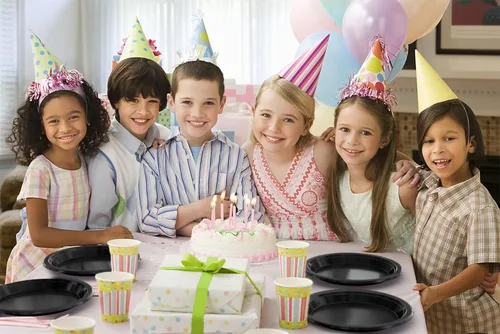 Miniatura 7 de Exquisitos platos de plástico negro Party Solids para fiesta, platos desechables negros de 7 pulgadas, juego de vajilla de plástico resistente, 100