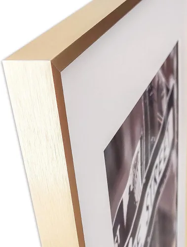 Miniatura 7 de TheDisplayGuys - Marco de fotos contemporáneo de aluminio, vidrio templado, 5 x 7 pulgadas, mate a 4 x 6 pulgadas, color dorado, para pared y mesa