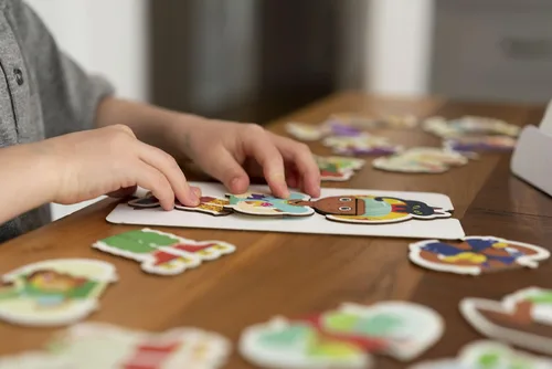 Miniatura 2 de Osmo - Piezas de disfraz de Little Genius, 2 juegos educativos de aprendizaje, edades de 3 a 5 historias y creatividad, para iPad o tableta Fire