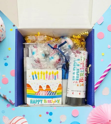 Miniatura 4 de Caja de cumpleaños con kit de tarta de taza, velas de fiesta, confeti y golosinas festivas, juego de regalo completo con tarjeta, mentas