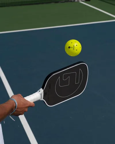 Miniatura 7 de GAMMA Chuck Pickleballs para jugar al aire libre, diseño simétrico de 38 agujeros, bola oficial de DUPR y NPL, aprobada por USAPA para juego