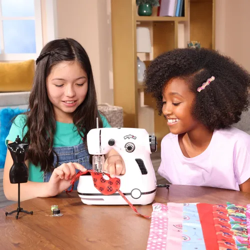 Miniatura 7 de Miraculous Ladybug - Máquina de Coser Mini de Marinette para Principiantes y Niños, Máquina Portátil de Doble Velocidad con Tela de Miraculous