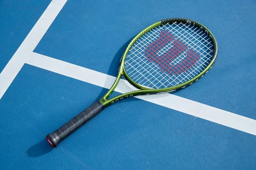 Miniatura 4 de Wilson Blade Feel Comp Jr - Raqueta de tenis incluida con una bolsa de tenis o mochila