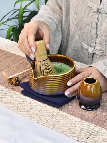 Miniatura 5 de Artcome Juego de té Matcha – Kit japonés Matcha con batidor de bambú, cuenco de boquilla para vertido, cuchara, tamiz, soporte y manual – brillos