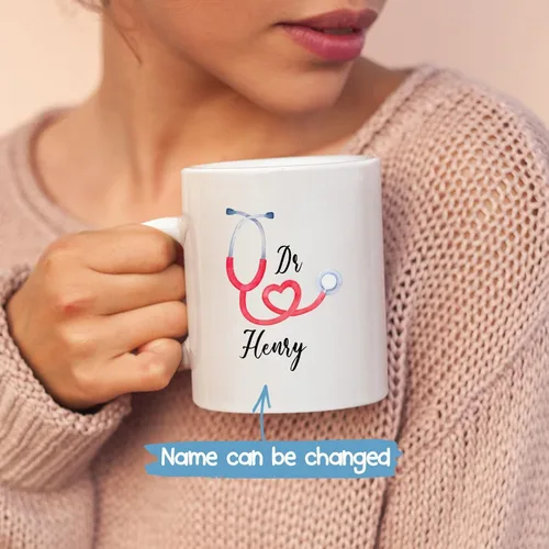Miniatura 2 de Taza de café personalizada con nombre "A Truly Great Doctor Is Hard To Find And To Forget", taza de té con estetoscopio, taza de cerámica