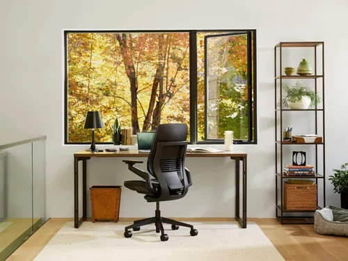 Steelcase Silla de oficina Gesture - Cogent: Conecte tela berenjena, altura baja del asiento, respaldo de concha, marco negro sobre negro, soporte