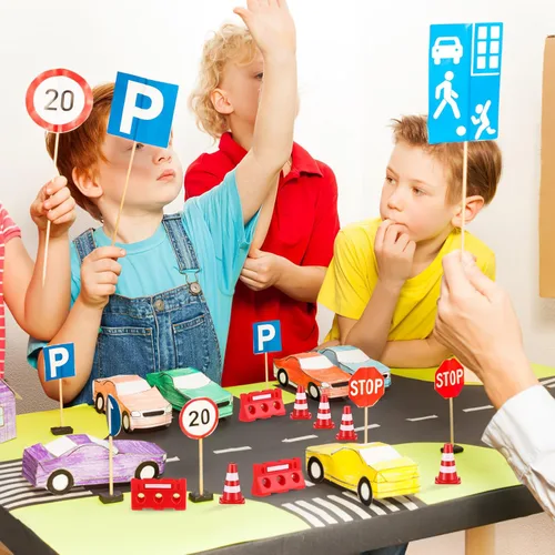 Miniatura 4 de Kisangel Juego de mini conos de tráfico con señales de tráfico y barreras de seguridad, 72 piezas de construcción educativa para niños, juego de rol