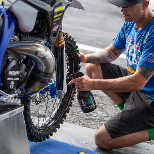 Miniatura 3 de Motul 104881 MC Care E2 Moto Wash Powersports - Desengrasante y limpiador en aerosol para uso en todas las superficies 1 litro