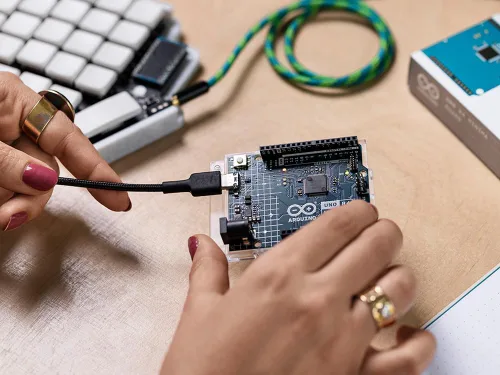 Miniatura 5 de Arduino UNO R4 Mínima [ABX00080]