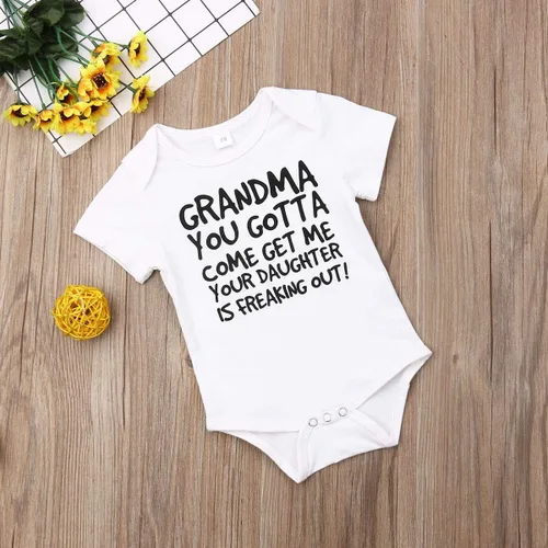 Miniatura 63 de Pañalero para bebé recién nacido, con frase en inglés “Got my mind on my momy”, color gris y blanco, talla 0-18M