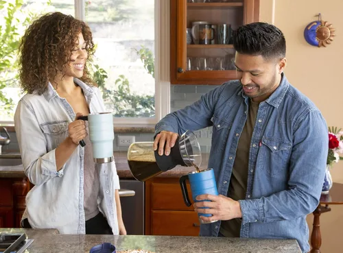 Miniatura 5 de MIRA Taza de viaje aislada de 20 onzas, taza de café de acero inoxidable con tapa abatible y asa a prueba de derrames, vaso para automóvil
