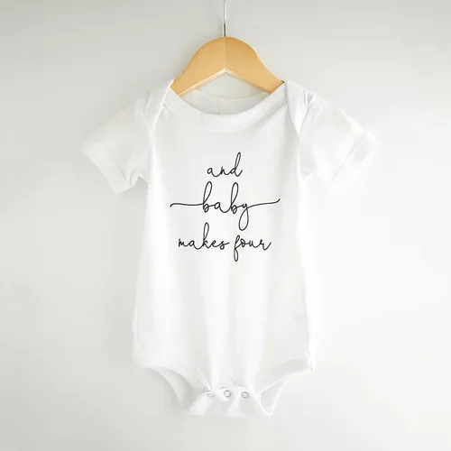 Miniatura 2 de Bump and Beyond Designs Regalo de anuncio de bebé para familia de cuatro