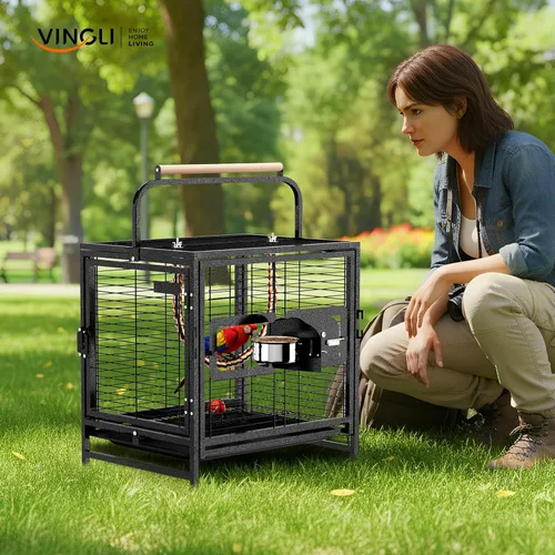 Miniatura 9 de VINGLI Jaula para pájaros pequeños, jaula de viaje de 19 pulgadas con asa, jaula de periquitos de hierro forjado con perca de madera para loros