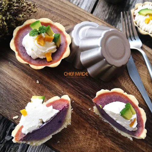 Miniatura 9 de CHEFMADE Juego de mini moldes para pudín, 3 pulgadas, 4 moldes antiadherentes para tarta de huevo, pan y pastel en forma de flor, utensilios