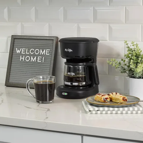 Miniatura 2 de Mr. Coffee® Mini cafetera con interruptor de infusión de 5 tazas, color negro