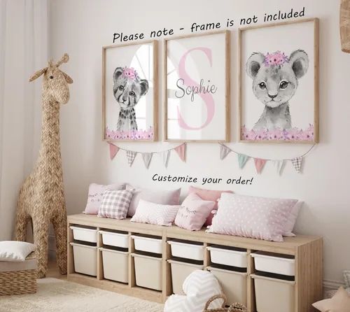 Miniatura 4 de Juego de 3 pósteres de animales de safari para niñas, habitación del bebé, sin marco, con nombre personalizado, flores rosas o moradas, decoración