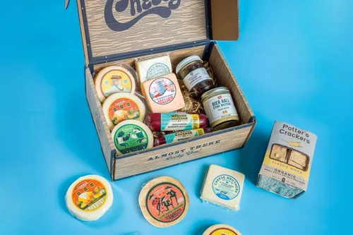 Caja de regalo de charcutería deluxe Cheese Bros. | Fresco de Wisconsin | Incluye Dill Havarti, queso gouda ahumado, Fratello, Adelheid, Cheddar