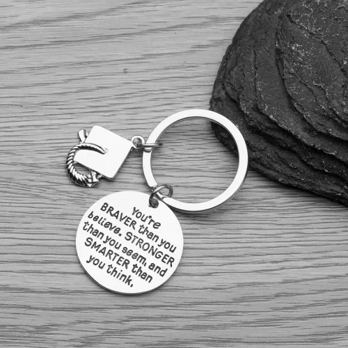 Miniatura 2 de Sportybella Llavero de graduación con frase "You're Braver Than You Believe" con dije de gorra de graduación, regalo inspirador para ella, él, hija