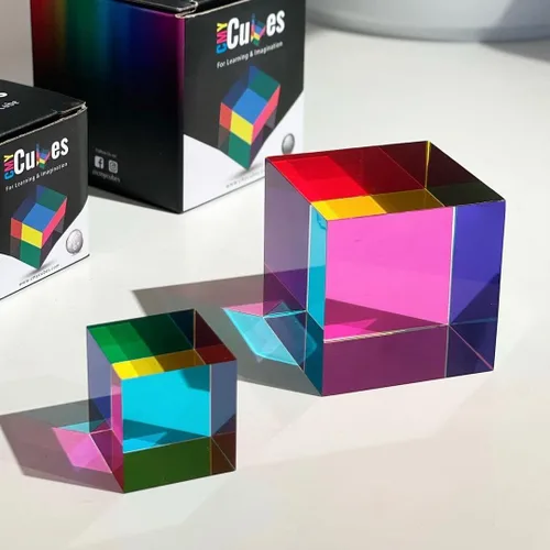 CMY Cubes Cubo de color óptico original (1.969 in) – Cian, Magenta y Amarillo – Enseña la mezcla de colores sustractiva para mayores de 15 años,