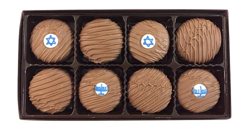 Miniatura 31 de Galletas de la marca Philadelphia Candies cubiertos por ambos lados de chocolate negro y con leche, y crema de cacahuete de la marca Nutter Butter