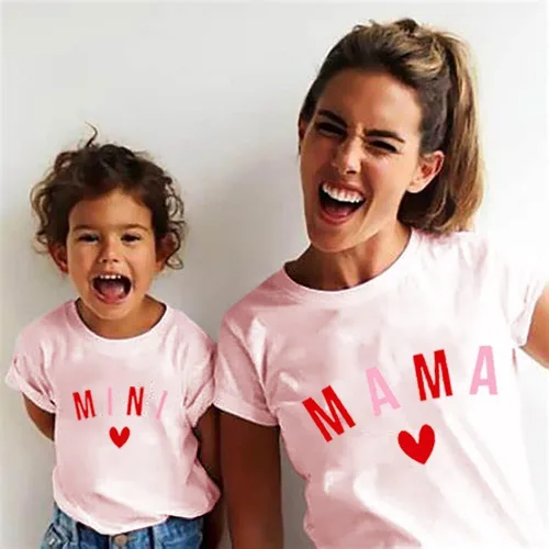 Miniatura 2 de Mama Mini camisas Mommy and Me Outfiits Love Heart Graphic de manga corta, camisetas casuales a juego para la familia