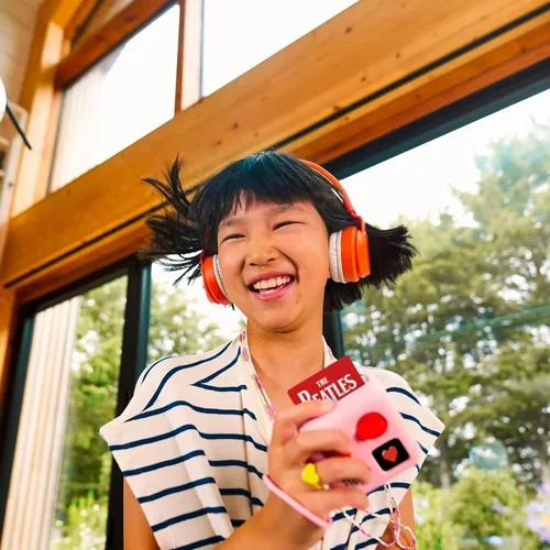 Miniatura 4 de YOTO Peppa Pig: On The Road with Peppa - Tarjeta de audio para niños para usar con reproductor y mini dispositivo de audio todo en 1, escucha