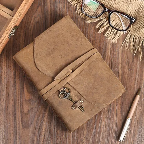 Miniatura 3 de RARE & RUSTIC Diario de cuero vintage con llave, papel antiguo hecho a mano, gran regalo para todos, marrón vintage, 7 x 5 pulgadas